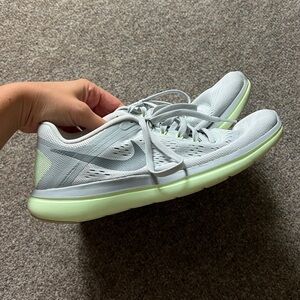Nike Flex 2016 Run Grey Green Running Shoes Athletic Sneakers Womens Size 7.5